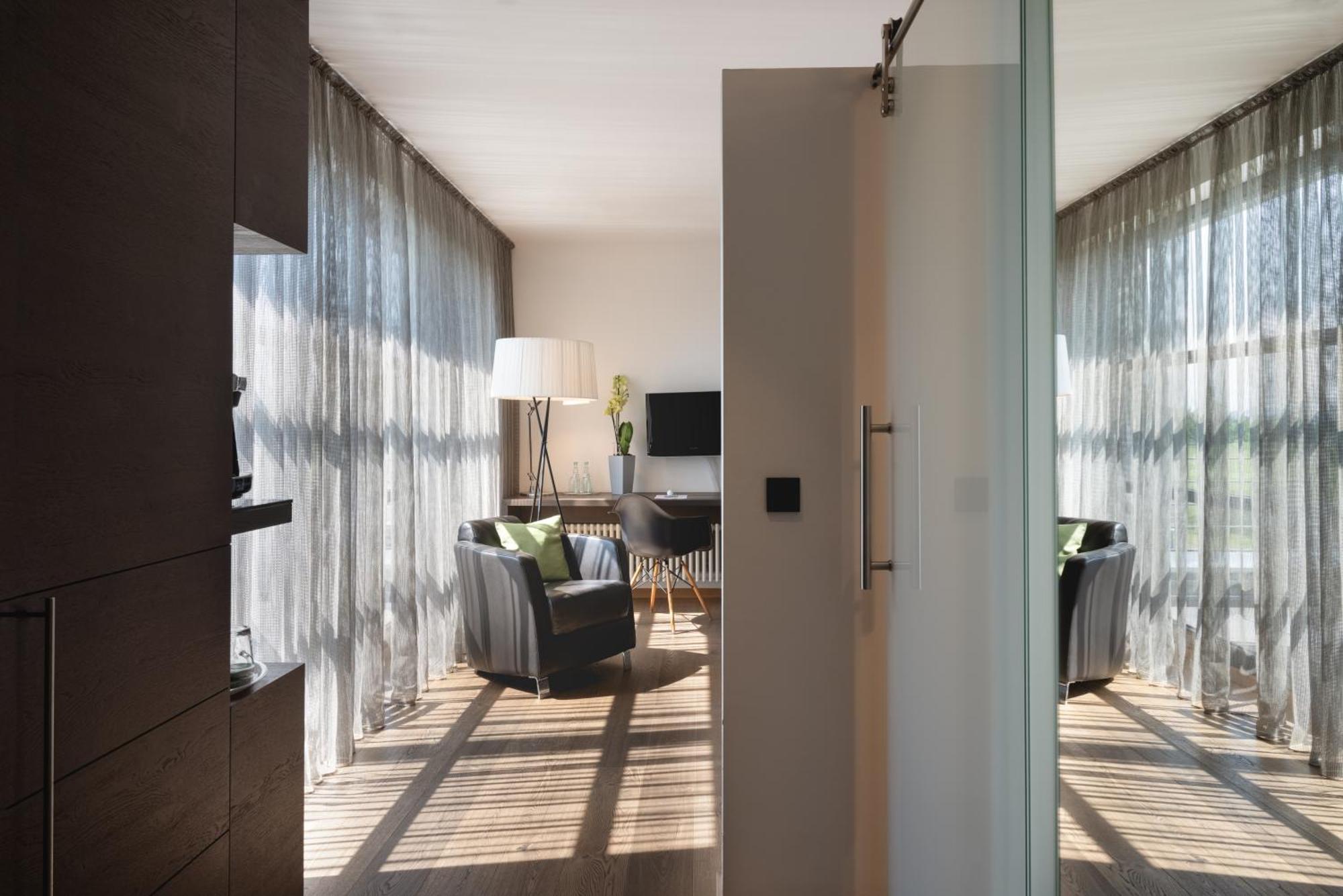 Golfhotel Gut Neuenhof Frondenberg Exterior photo